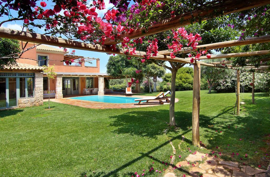 Vouliagmeni Villa Athen Exterior foto