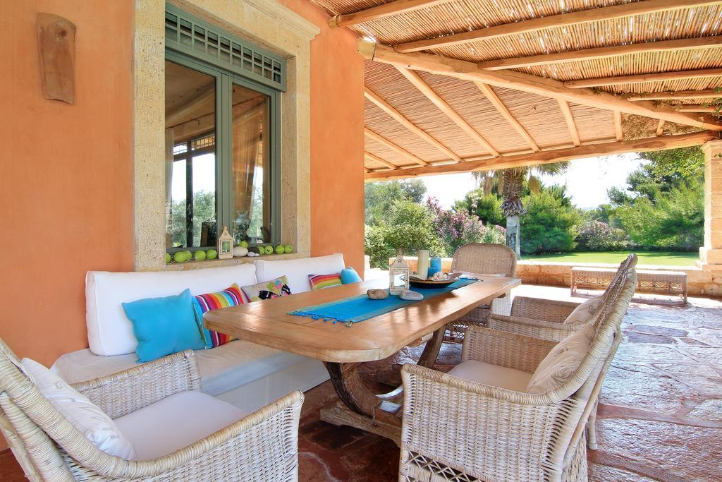 Vouliagmeni Villa Athen Exterior foto